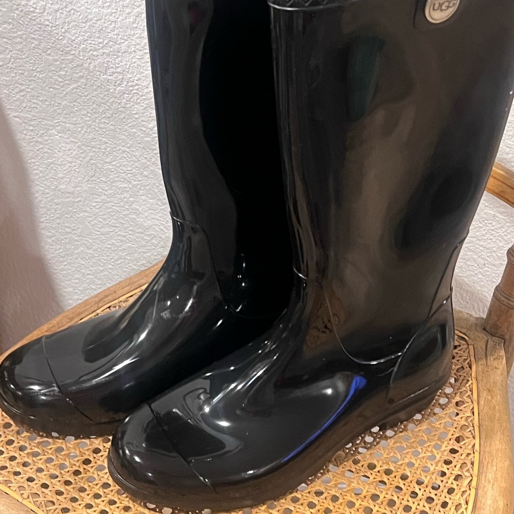 UGG Shaye Glossy Black Boots